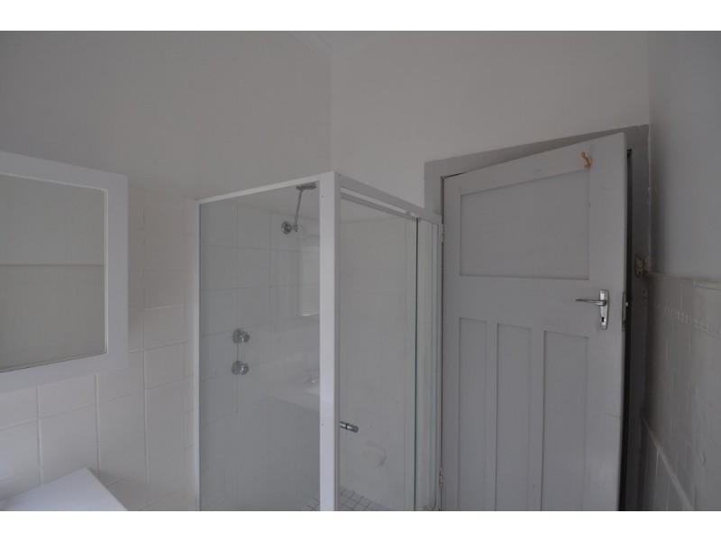 8 York Street, East Gosford NSW 2250