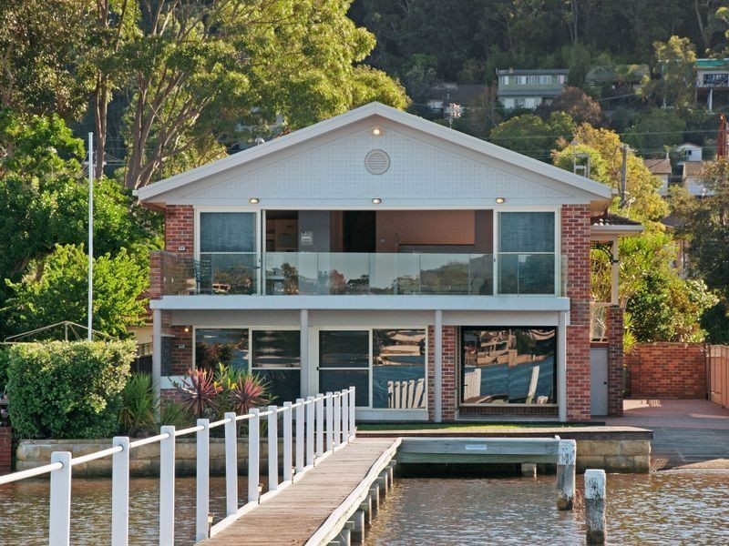 39 Kurrawa Avenue, Point Clare NSW 2250