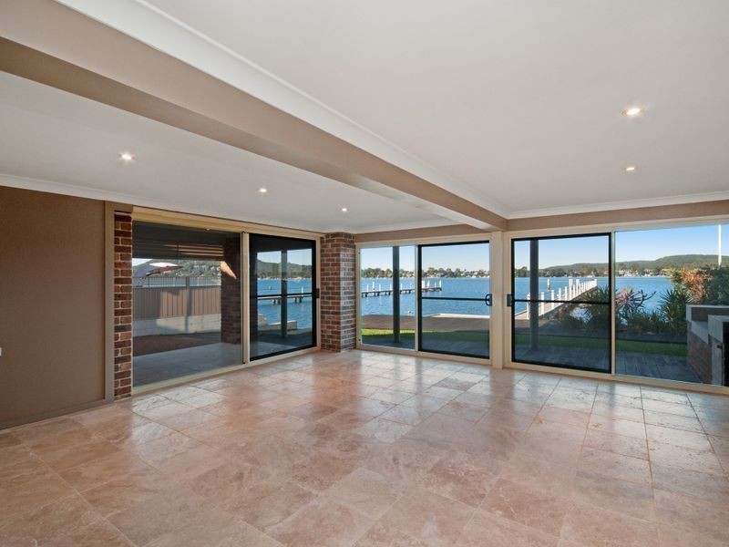 39 Kurrawa Avenue, Point Clare NSW 2250