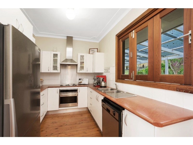 19 Orange Parade, Wyoming NSW 2250