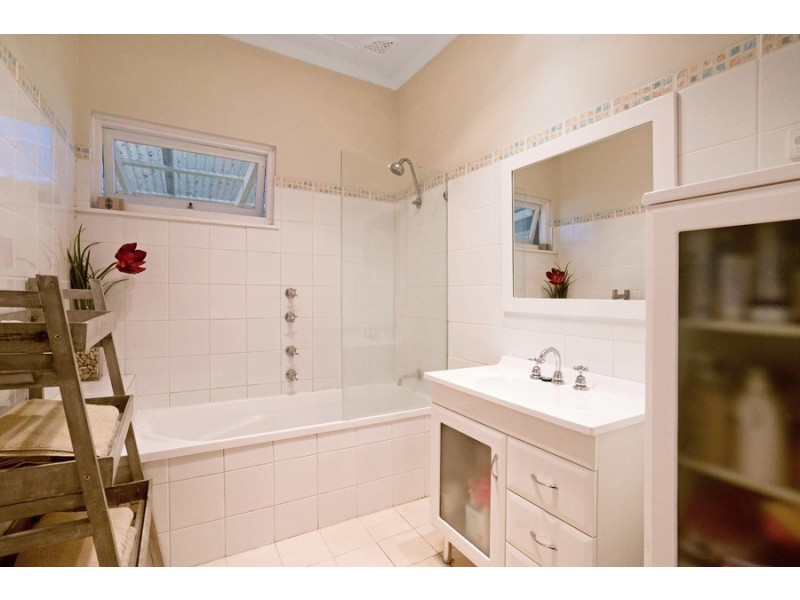 19 Orange Parade, Wyoming NSW 2250