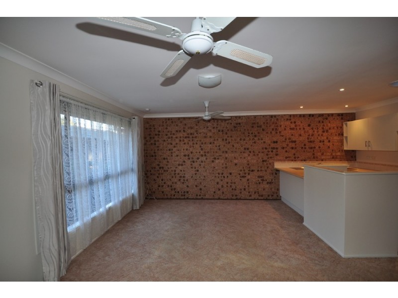 2/166 Albany Street, Point Frederick NSW 2250