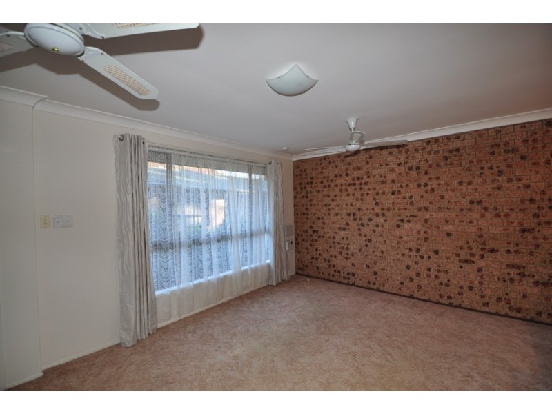 2/166 Albany Street, Point Frederick NSW 2250