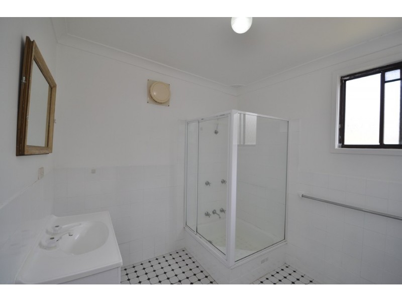39 Golden Avenue, Point Clare NSW 2250