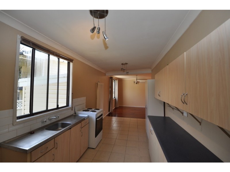 39 Golden Avenue, Point Clare NSW 2250