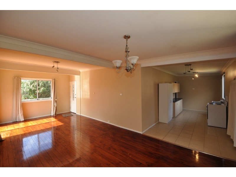 39 Golden Avenue, Point Clare NSW 2250