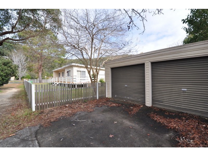 39 Golden Avenue, Point Clare NSW 2250