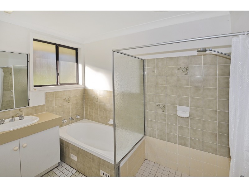 13 Roselands Avenue, Wyoming NSW 2250