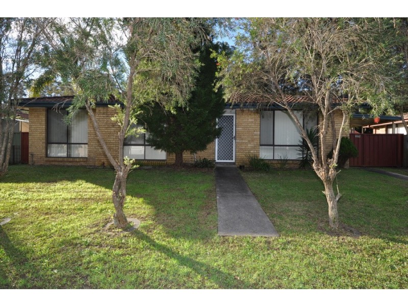 13 Roselands Avenue, Wyoming NSW 2250