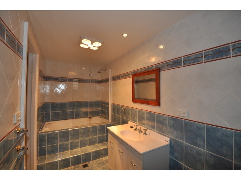 1/11 Lynn Avenue, Point Frederick NSW 2250