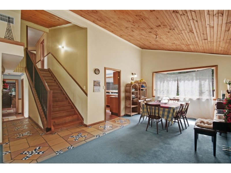 16 Roselands Avenue, Wyoming NSW 2250
