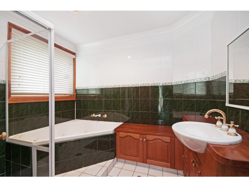 16 Roselands Avenue, Wyoming NSW 2250