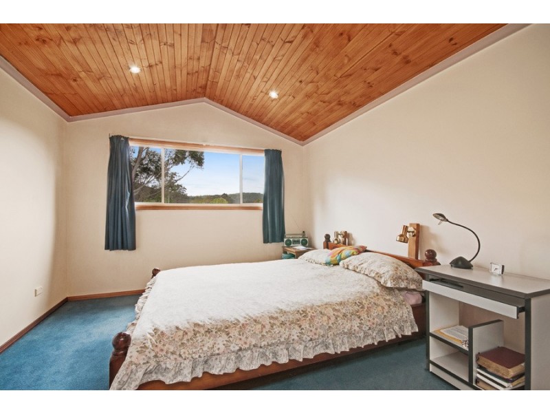 16 Roselands Avenue, Wyoming NSW 2250