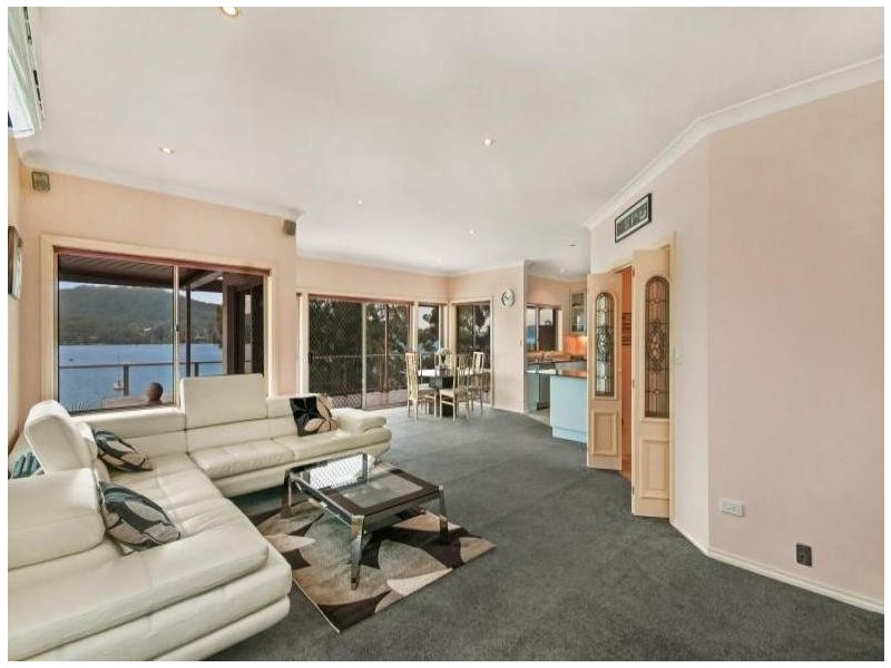 87 Caroline Street, East Gosford NSW 2250