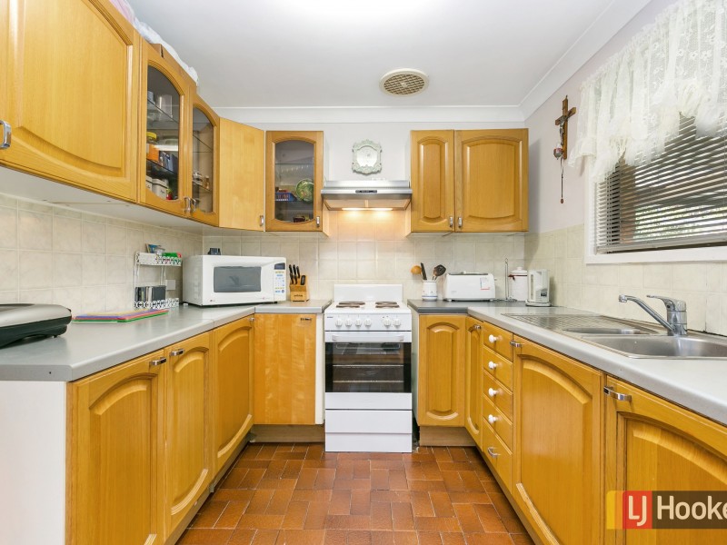 6 Berrys Head Road, Wyoming NSW 2250