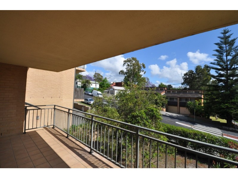 2/111 Faunce West Street, Gosford NSW 2250