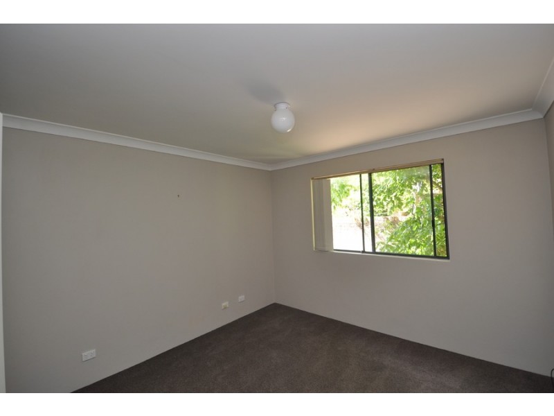 2/111 Faunce West Street, Gosford NSW 2250