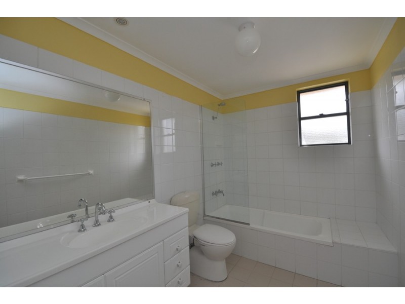 2/111 Faunce West Street, Gosford NSW 2250