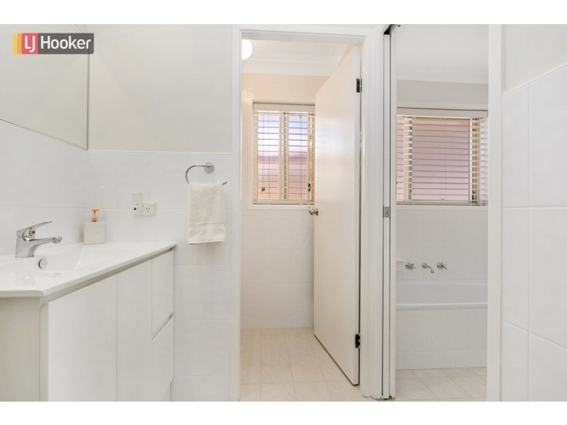 1/4 Cathy Crescent, Narara NSW 2250