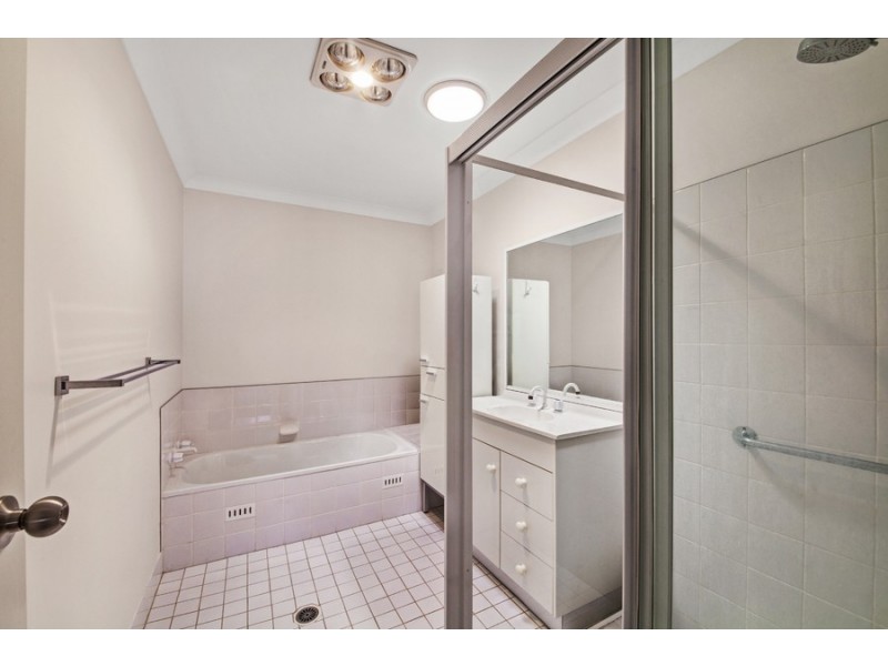 2/15 Sandpiper Place, Green Point NSW 2251