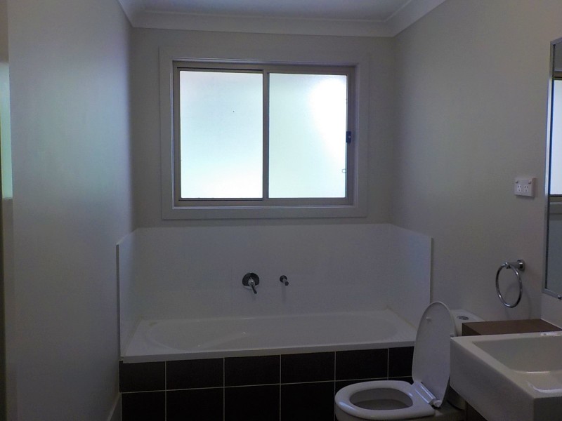 11/20A Kinarra Avenue, Wyoming NSW 2250