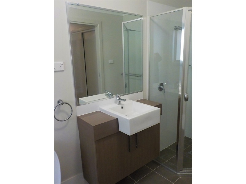 11/20A Kinarra Avenue, Wyoming NSW 2250