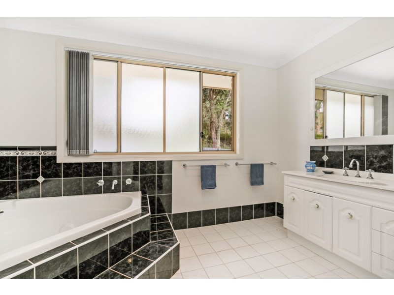 12 Woodbine Close, Lisarow NSW 2250
