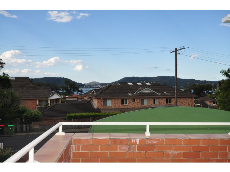 5/5-7 Broadwater Street, Point Clare NSW 2250