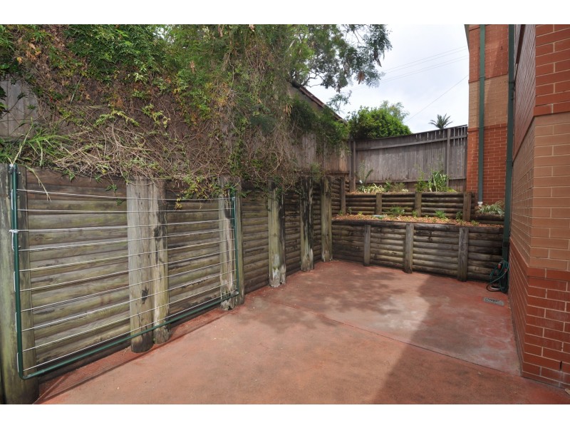 5/5-7 Broadwater Street, Point Clare NSW 2250