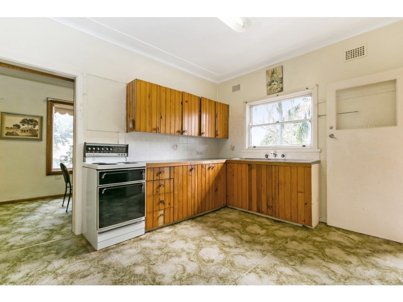 28 Orange Parade, Wyoming NSW 2250