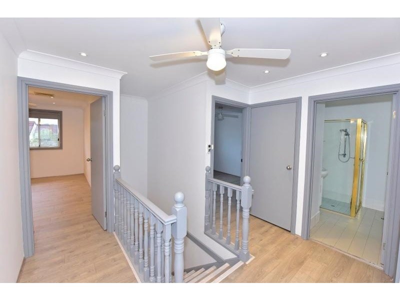 10/205a Albany Street, Point Frederick NSW 2250