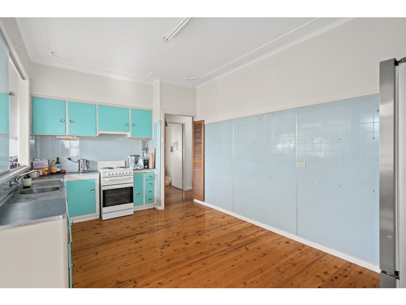 11 Brougham Street, East Gosford NSW 2250