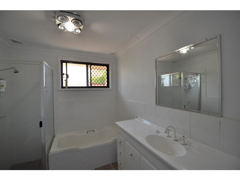 1 Craigend Street, Wyoming NSW 2250