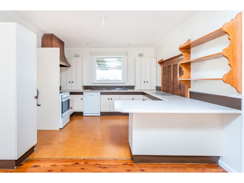 2 Crawford Crescent, Wyoming NSW 2250