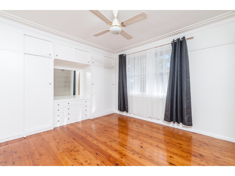 2 Crawford Crescent, Wyoming NSW 2250