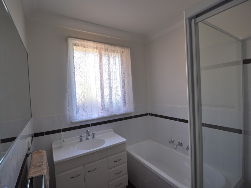 2 Crawford Crescent, Wyoming NSW 2250