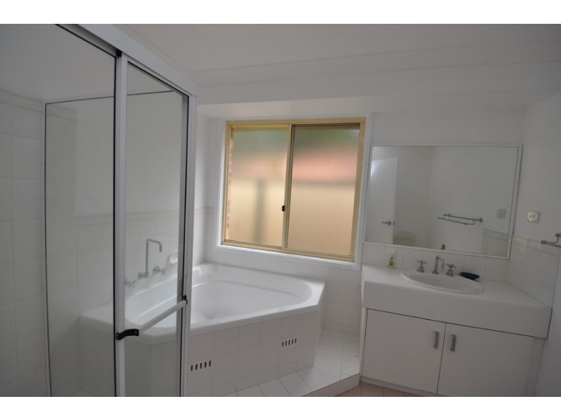 5 Blue Crane Close, Narara NSW 2250