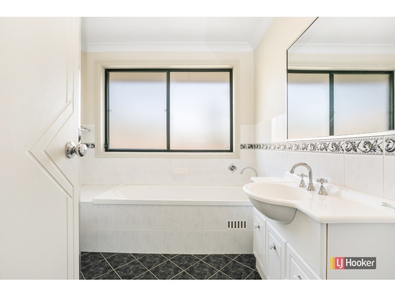 1/164 Albany Street, Point Frederick NSW 2250