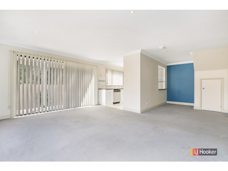 1/164 Albany Street, Point Frederick NSW 2250