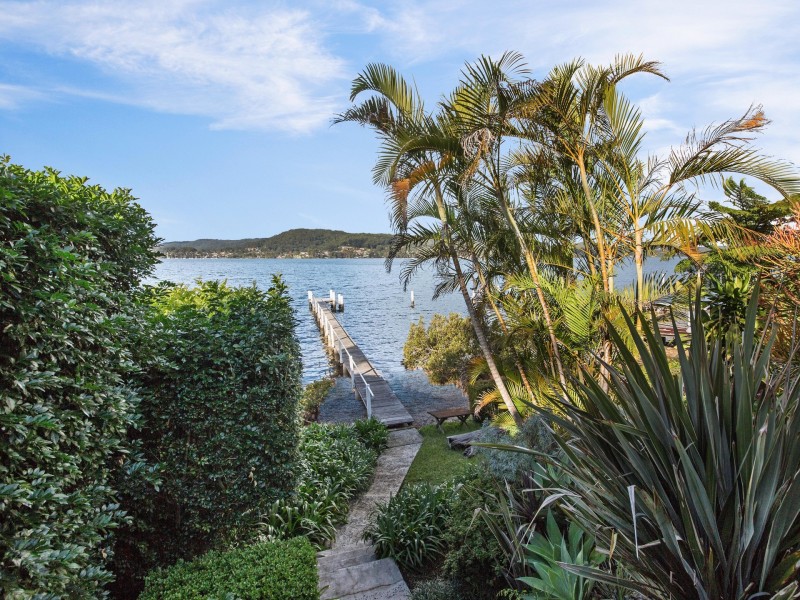 9 Albany Street, Point Frederick NSW 2250