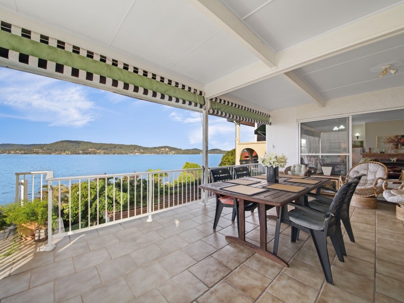 9 Albany Street, Point Frederick NSW 2250