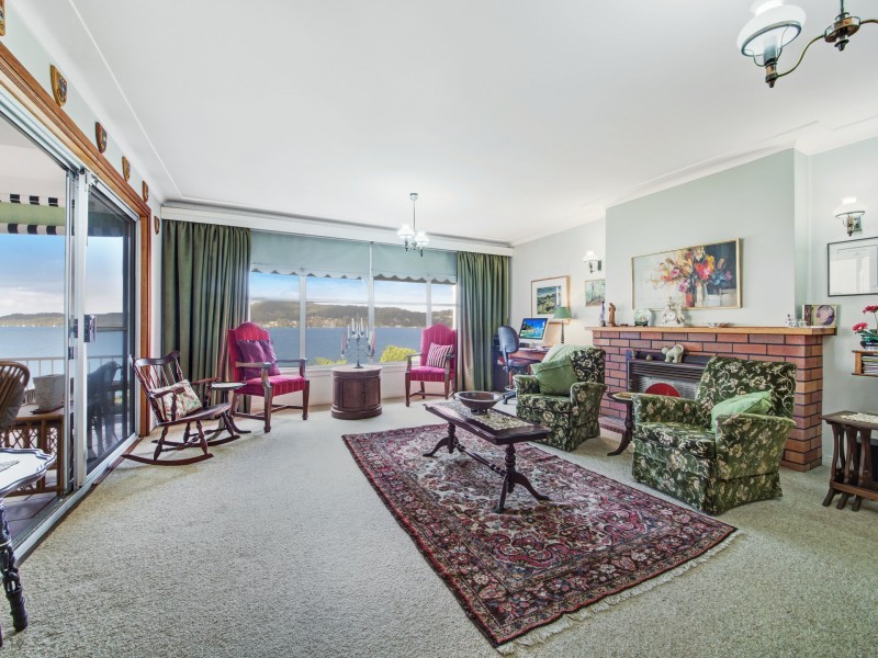 9 Albany Street, Point Frederick NSW 2250