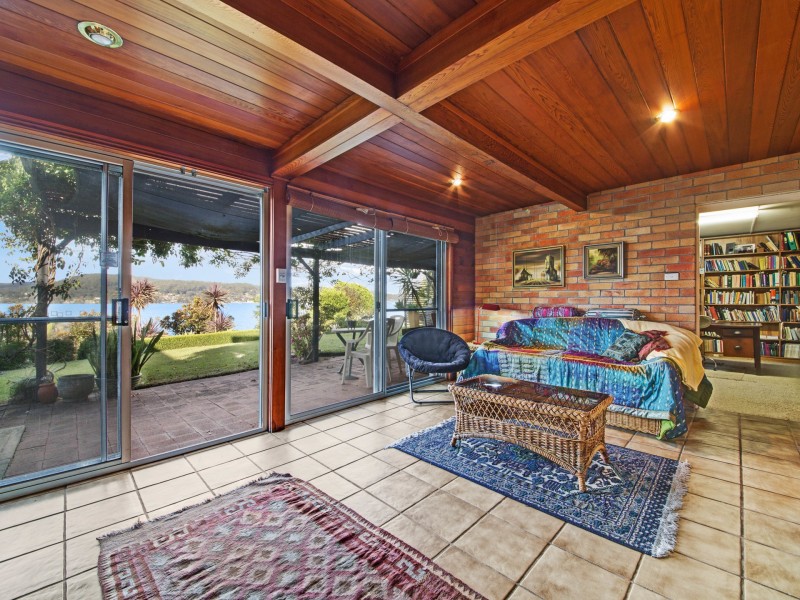 9 Albany Street, Point Frederick NSW 2250