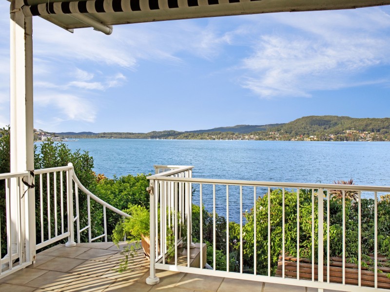 9 Albany Street, Point Frederick NSW 2250