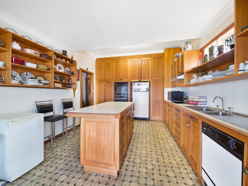 9 Albany Street, Point Frederick NSW 2250