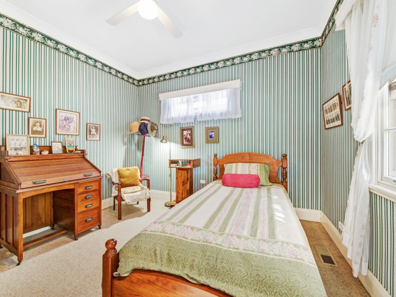 9 Albany Street, Point Frederick NSW 2250