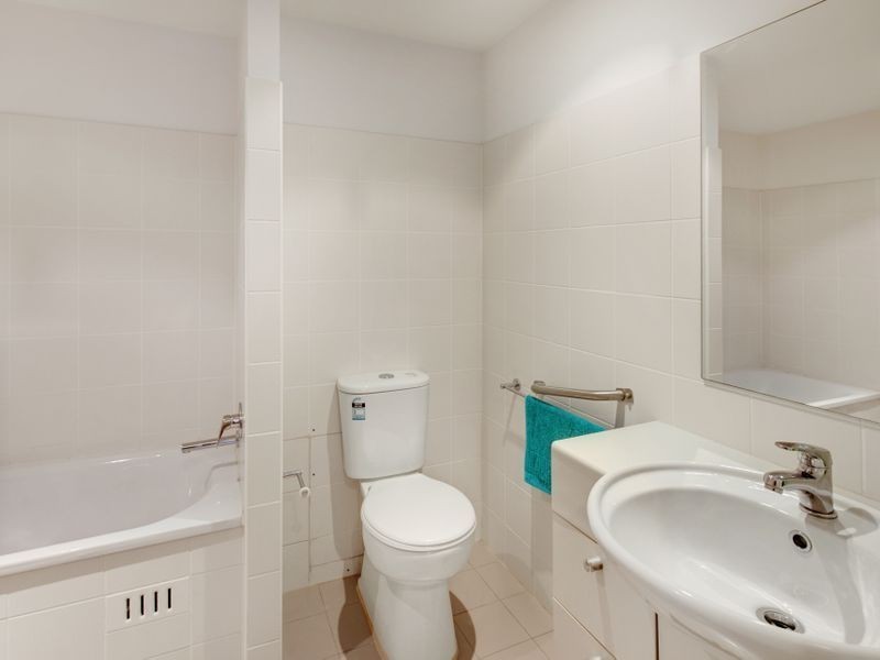 244/80 John Whiteway Drive, Gosford NSW 2250