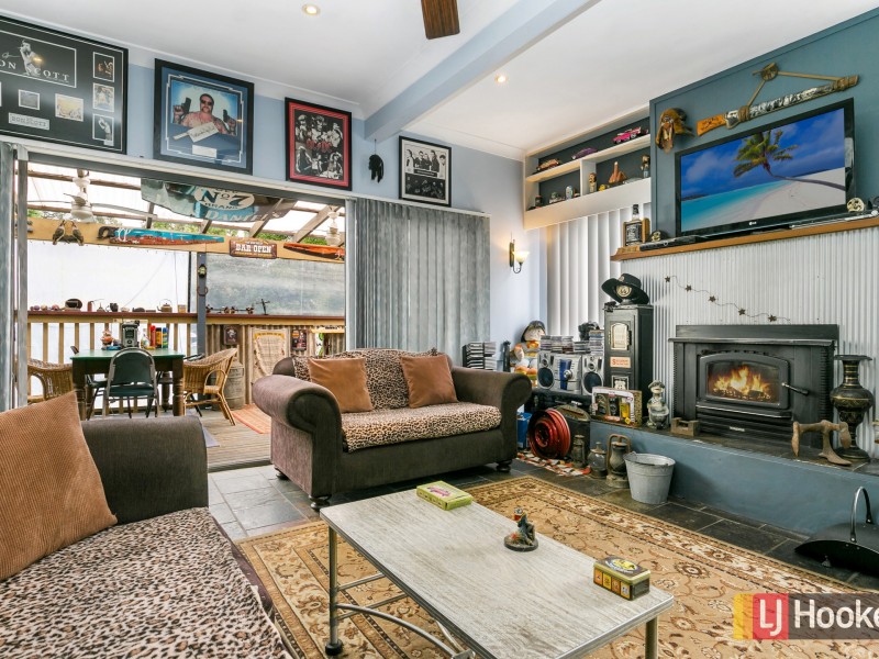 86 Orange Parade, Wyoming NSW 2250