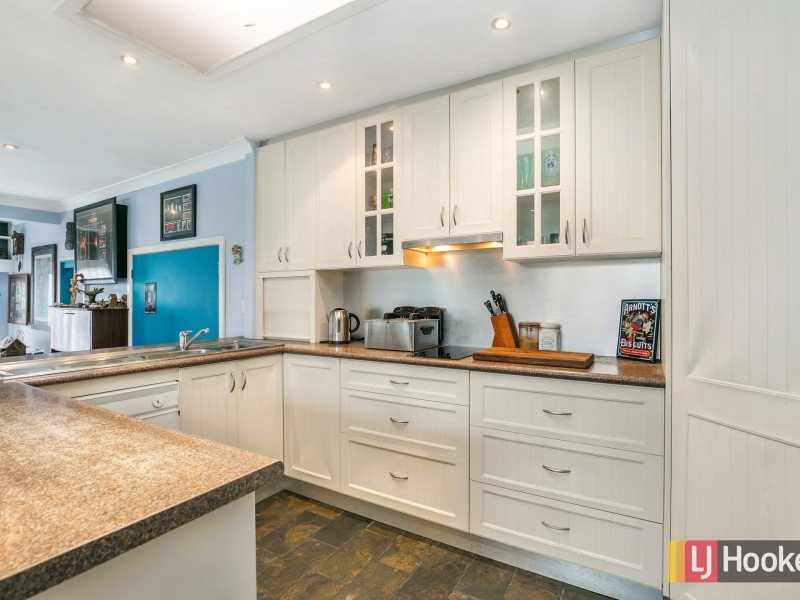 86 Orange Parade, Wyoming NSW 2250