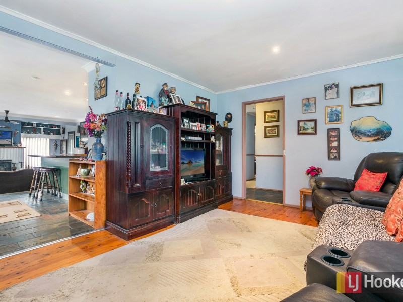 86 Orange Parade, Wyoming NSW 2250